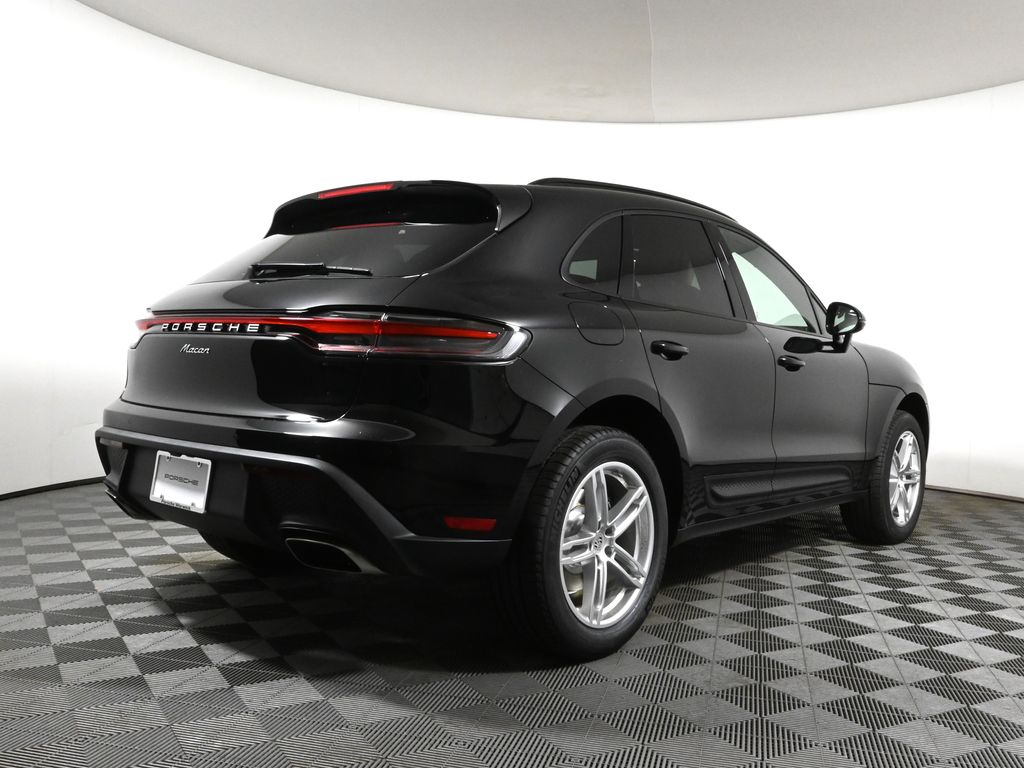 Thumbnail: 2026 Porsche Macan - 7