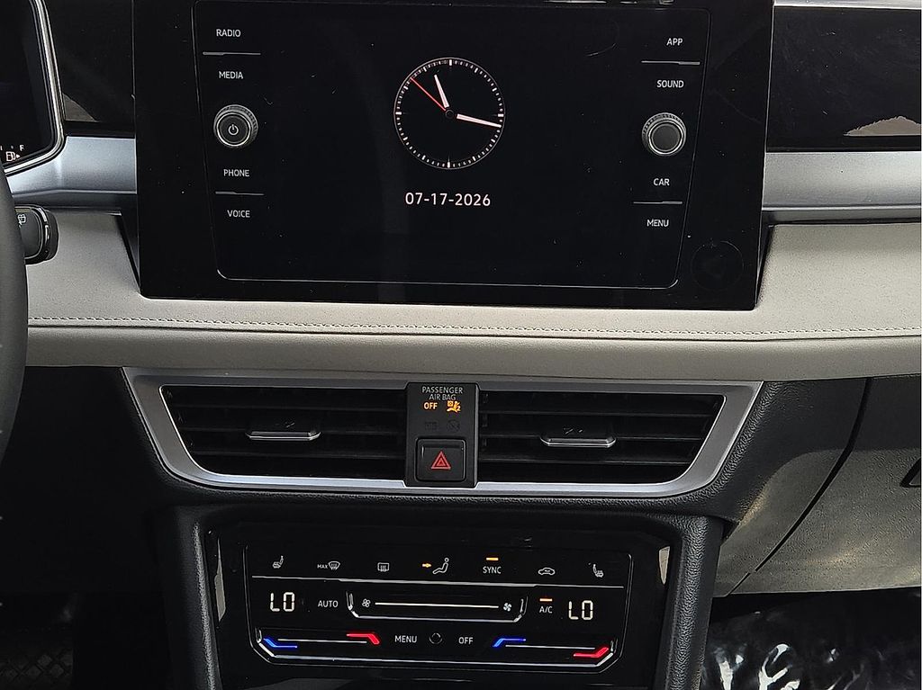 2025 Volkswagen Taos SE - Photo 11