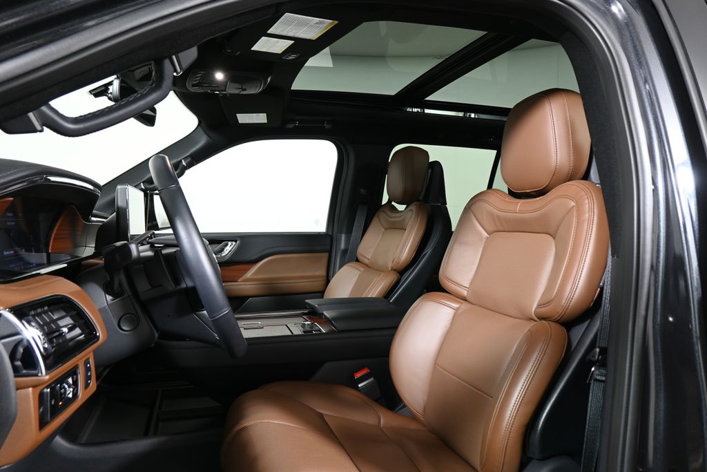 Thumbnail: 2024 Lincoln Navigator - 14
