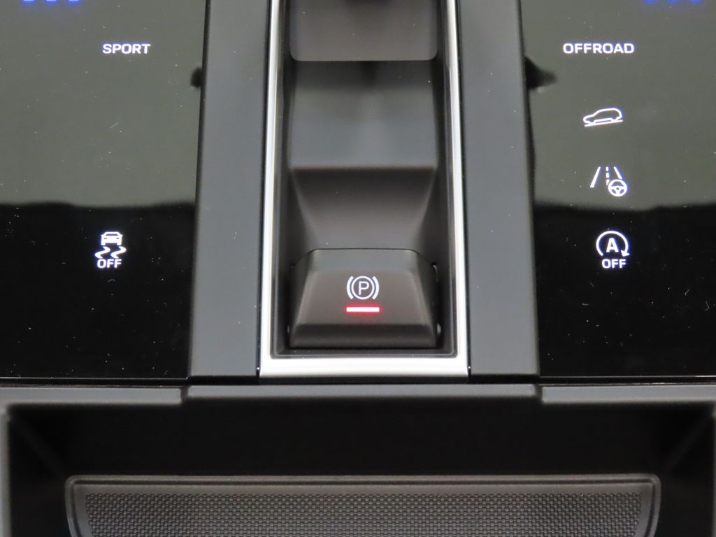 Thumbnail: 2026 Porsche Macan - 27