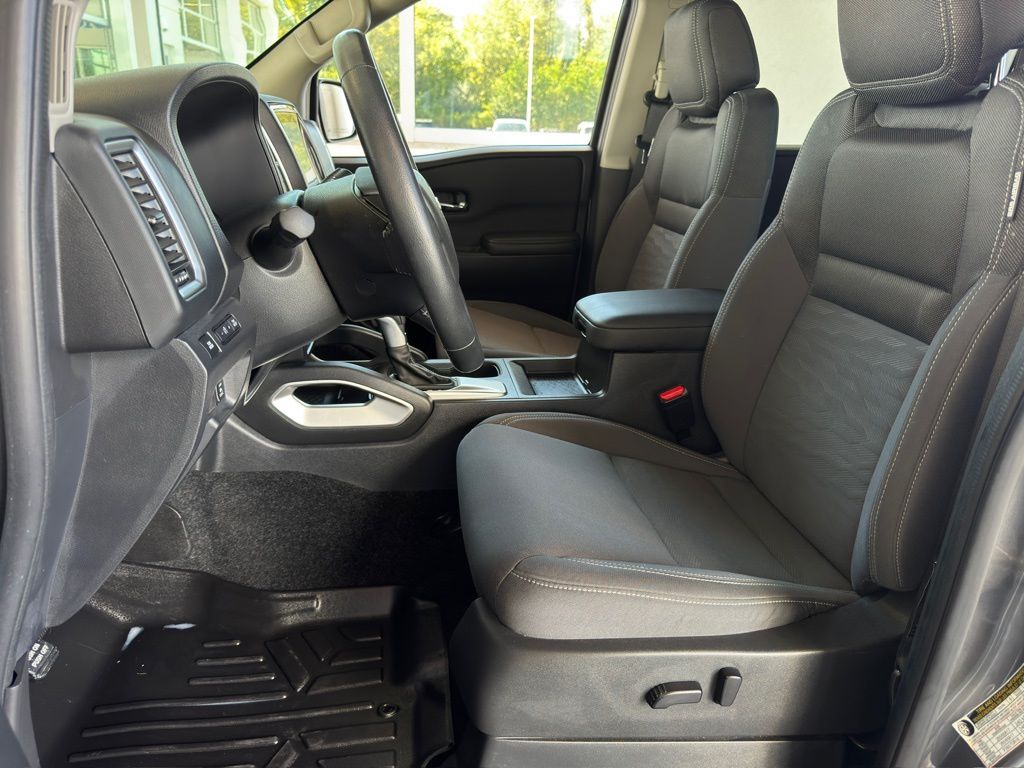 2023 Nissan Frontier SV - 9