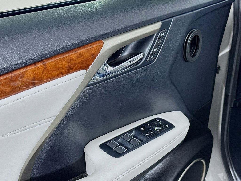 Thumbnail: 2018 Lexus RX - 18