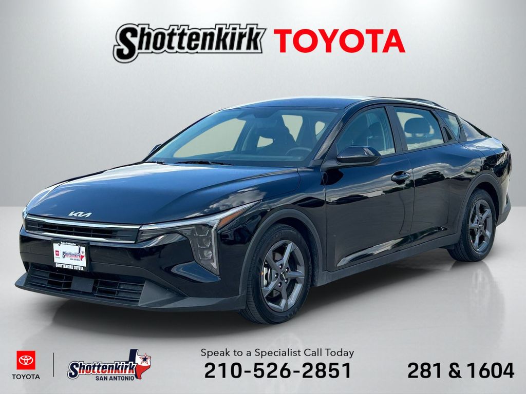 2025 Kia K4 LXS AT's photo
