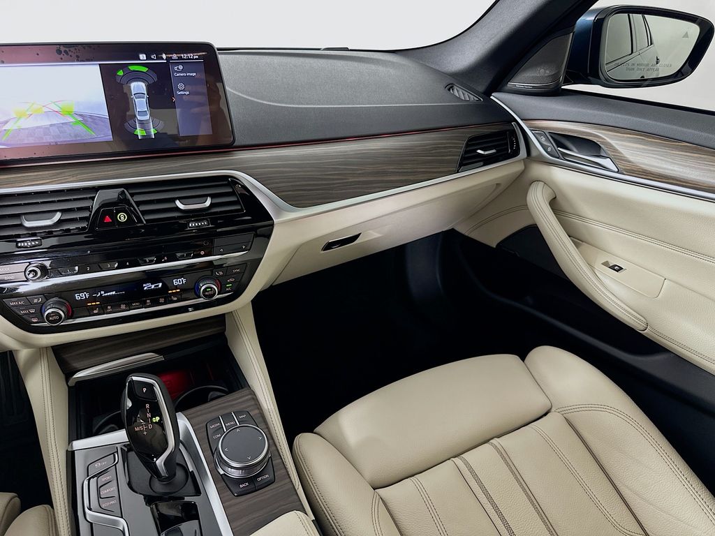 Thumbnail: 2023 BMW 5 Series - 24