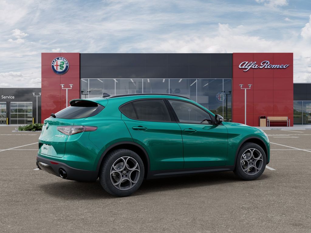 New 2025 Green Alfa Romeo Base image 4