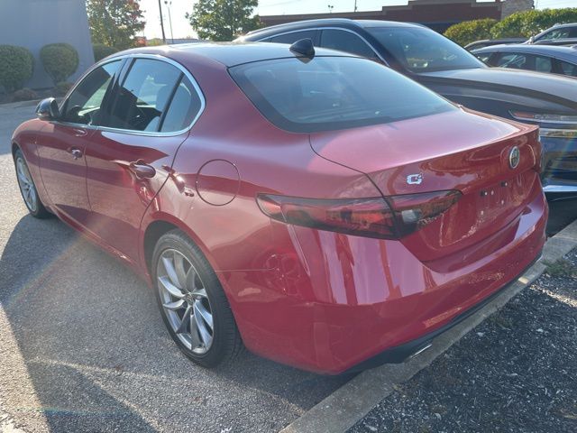 Thumbnail: 2017 Alfa Romeo Giulia - 4