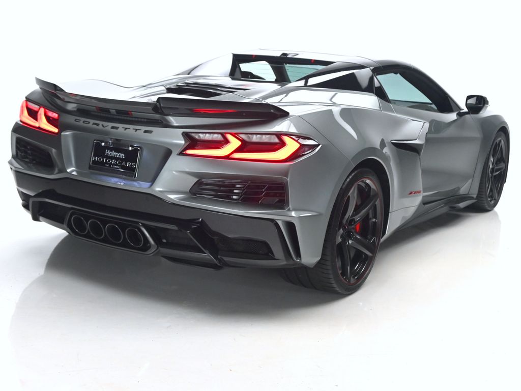 Used 2024 Gray Chevrolet Z06 image 9