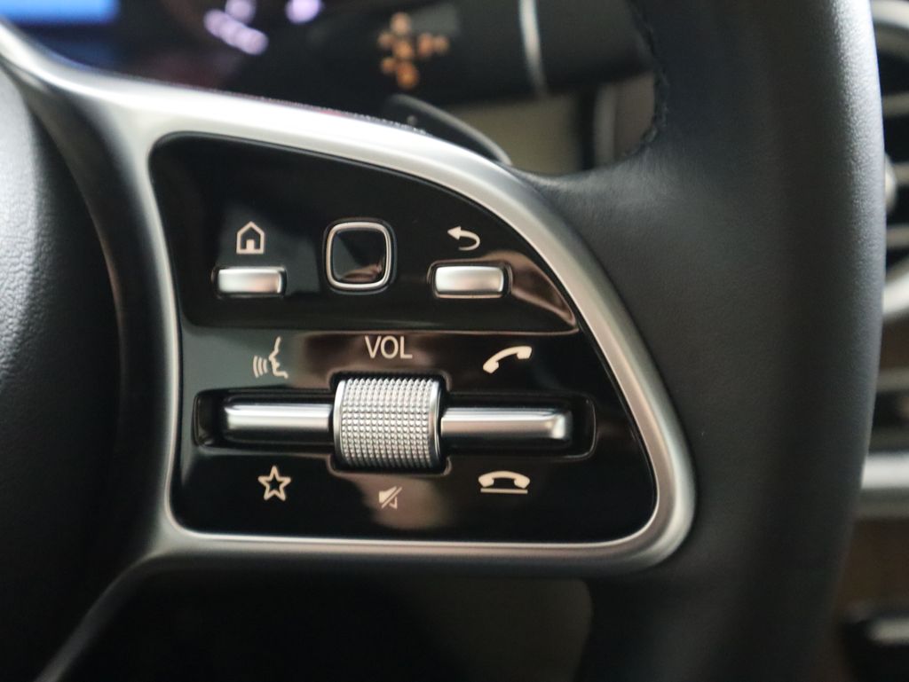 Thumbnail: 2022 Mercedes-Benz GLC - 12