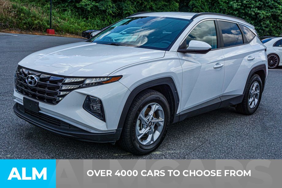 Used 2024 White Hyundai SEL image 3