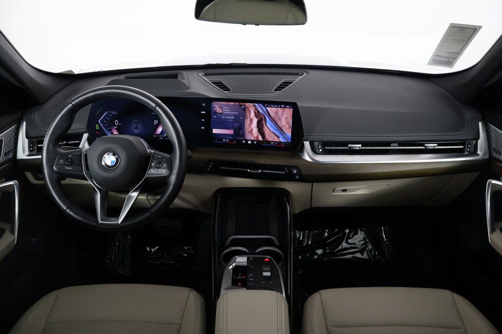 Thumbnail: 2025 BMW X1 - 8