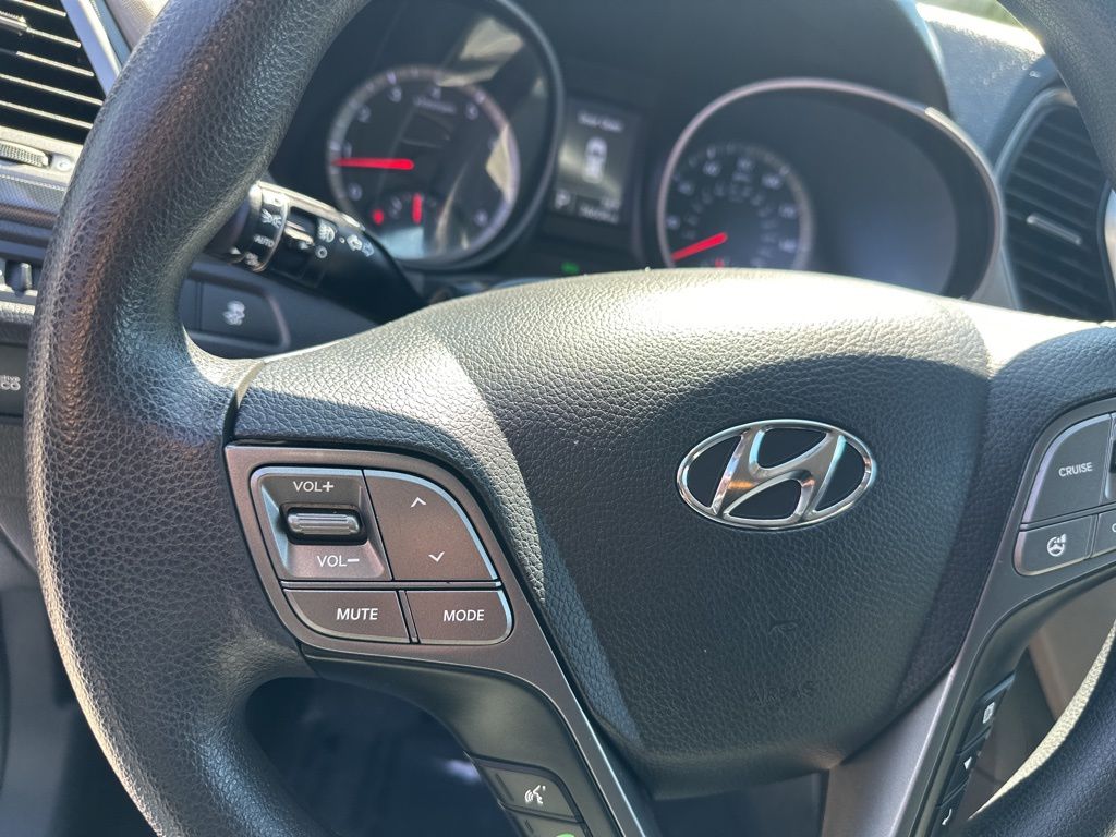 Thumbnail: 2016 Hyundai Santa Fe - 16