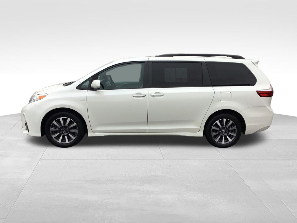 Thumbnail: 2018 Toyota Sienna - 2