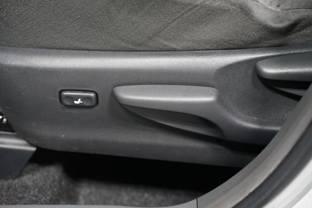 Thumbnail: 2012 Toyota Prius v - 30