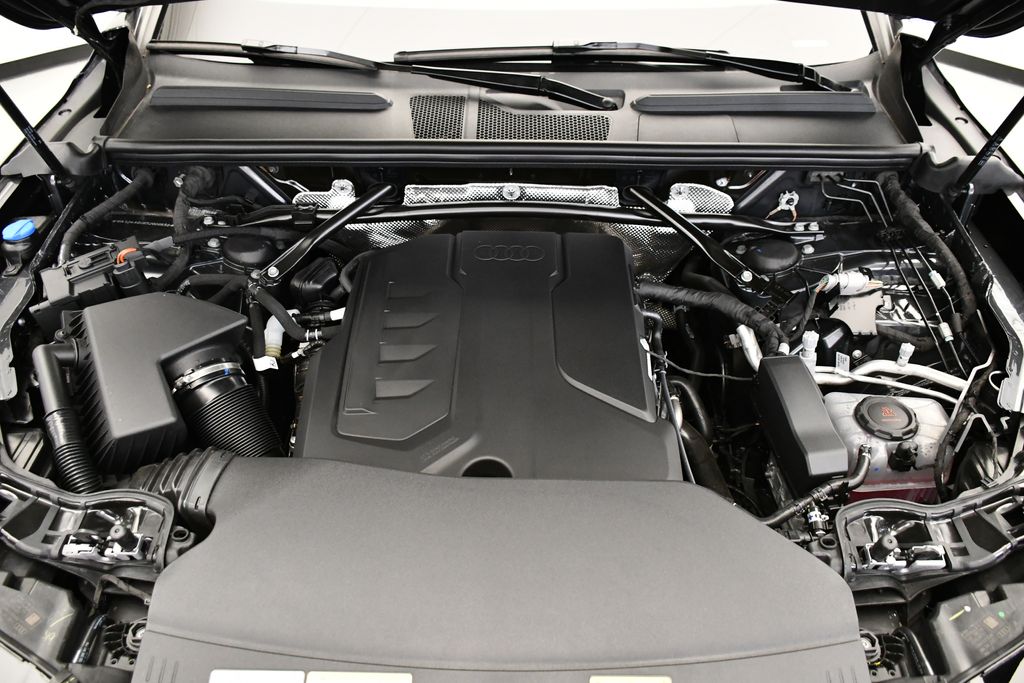 Thumbnail: 2025 Audi Q5 - 11