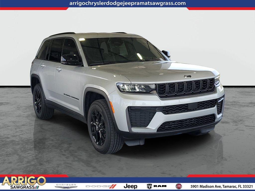 2026 Jeep Grand Cherokee Laredo Altitude