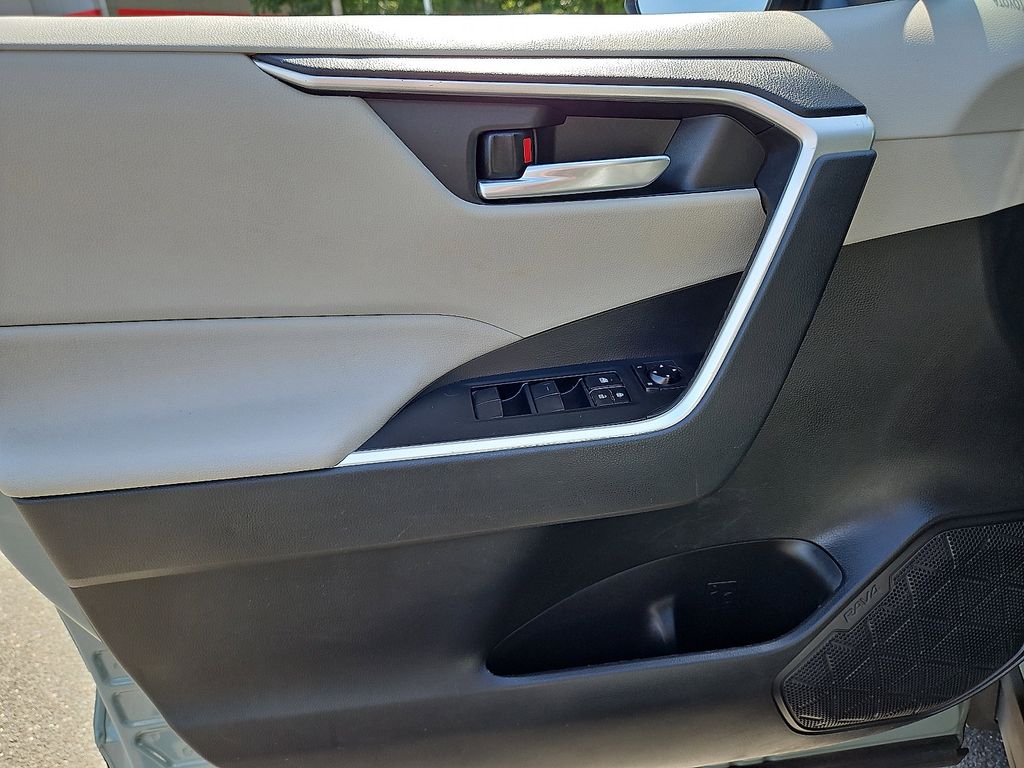 Thumbnail: 2021 Toyota RAV4 - 13