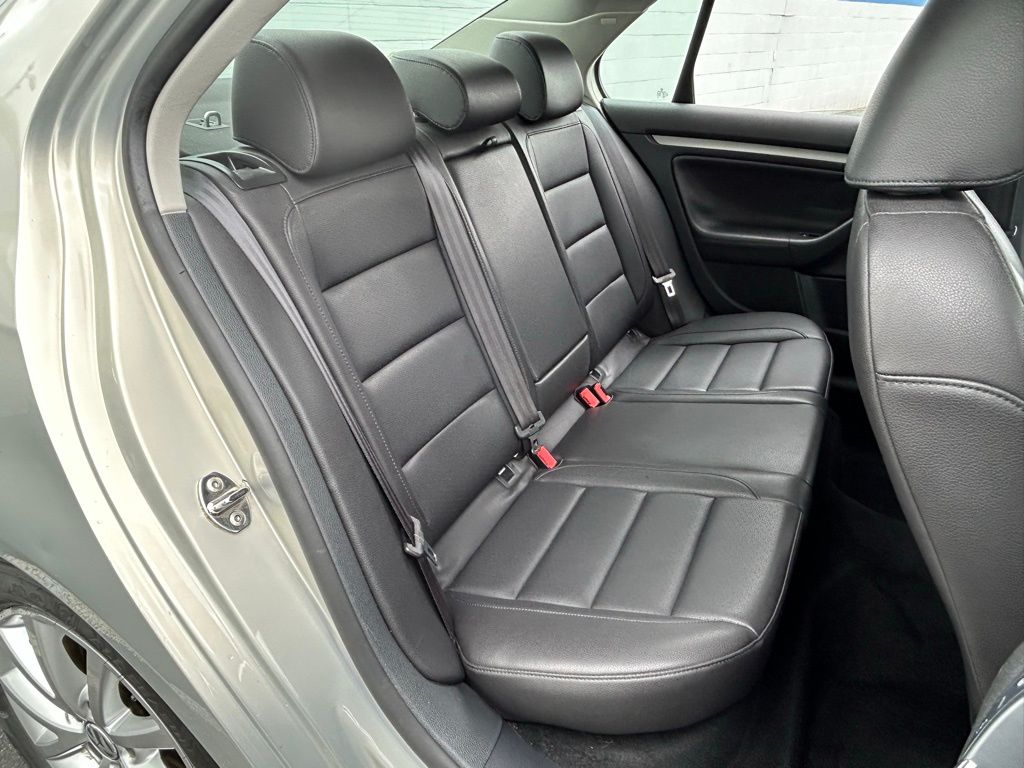 2010 Volkswagen Jetta Limited Edition 23