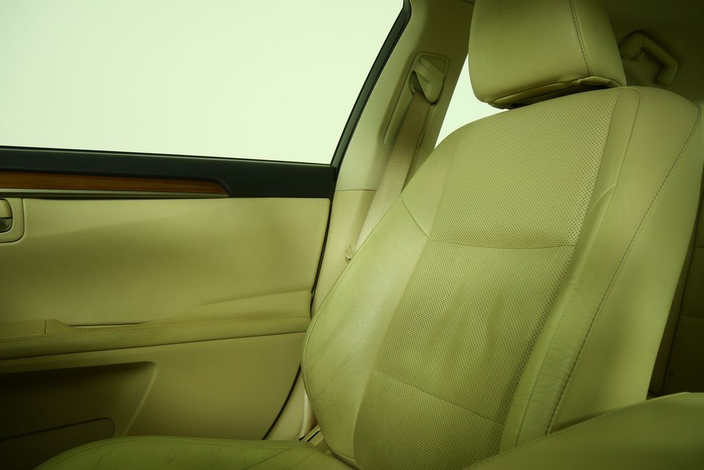 Thumbnail: 2013 Lexus ES - 22