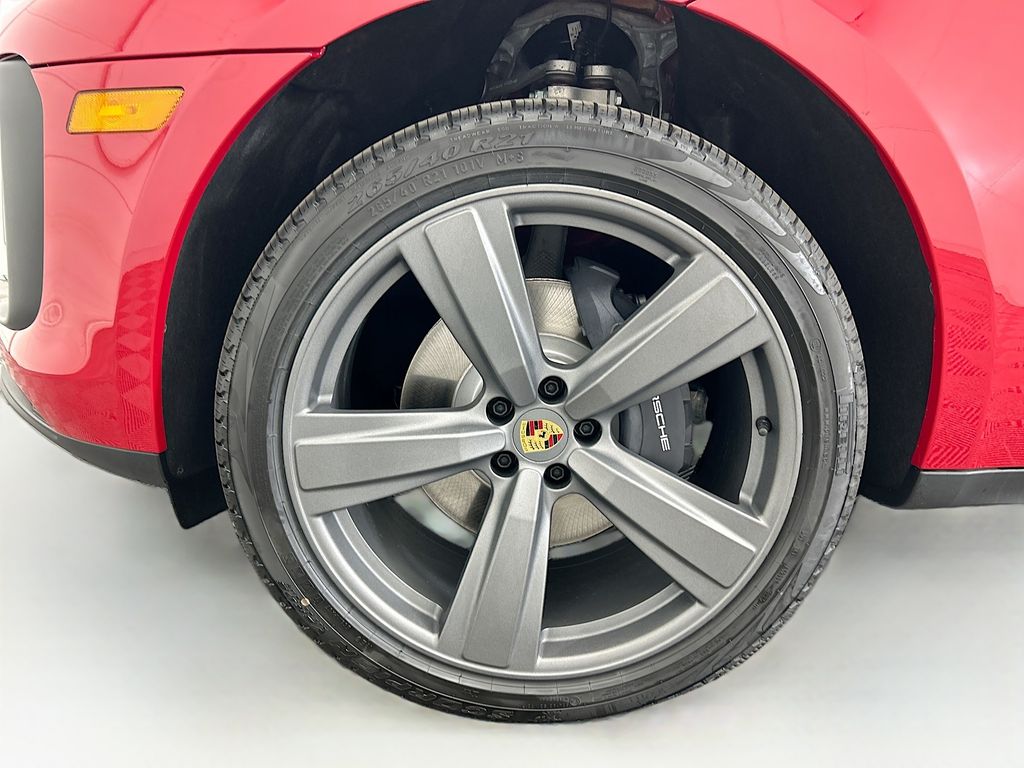 Thumbnail: 2026 Porsche Macan - 31