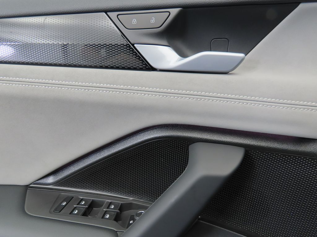 Thumbnail: 2025 Volkswagen Tiguan - 24