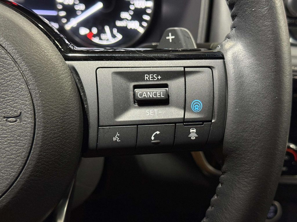 Certified Used 2023 Pearl White Tricoat/Super Black Nissan SL image 16