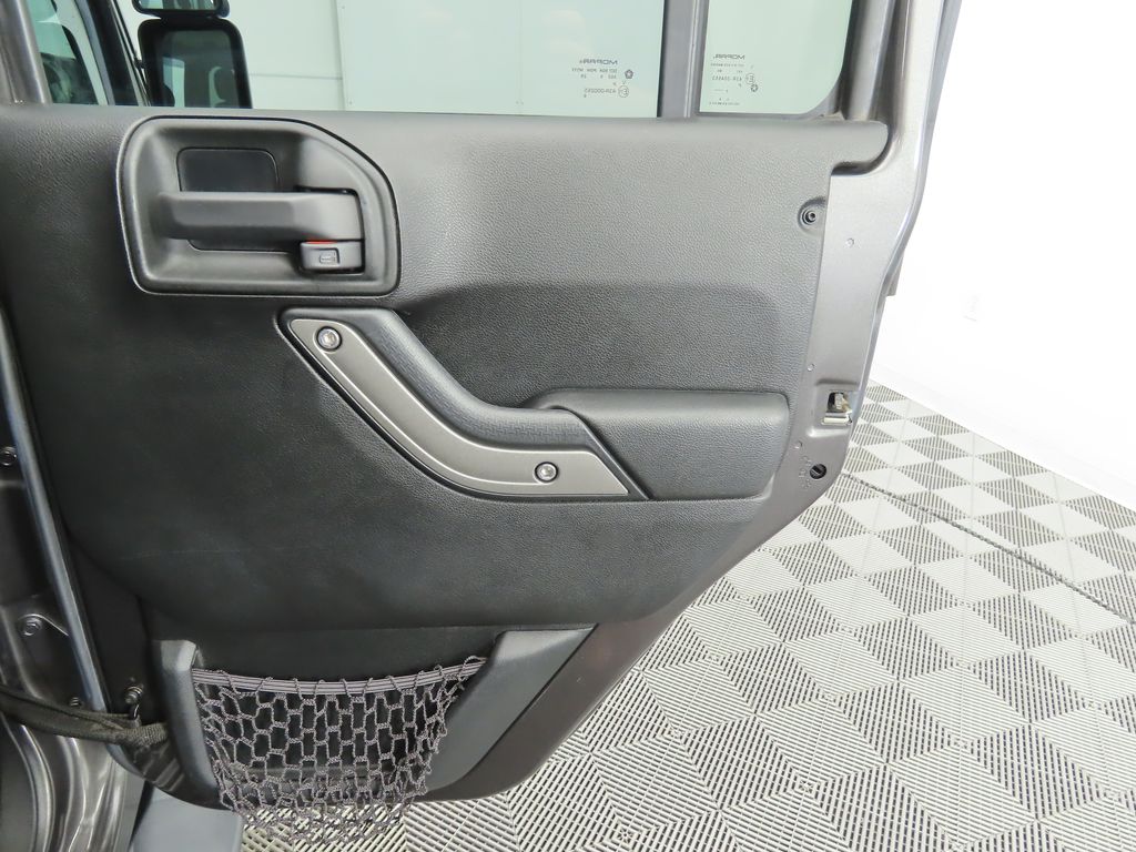 2016 Jeep Wrangler Unlimited Sport 26