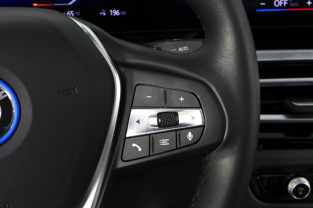 Thumbnail: 2023 BMW i4 - 29