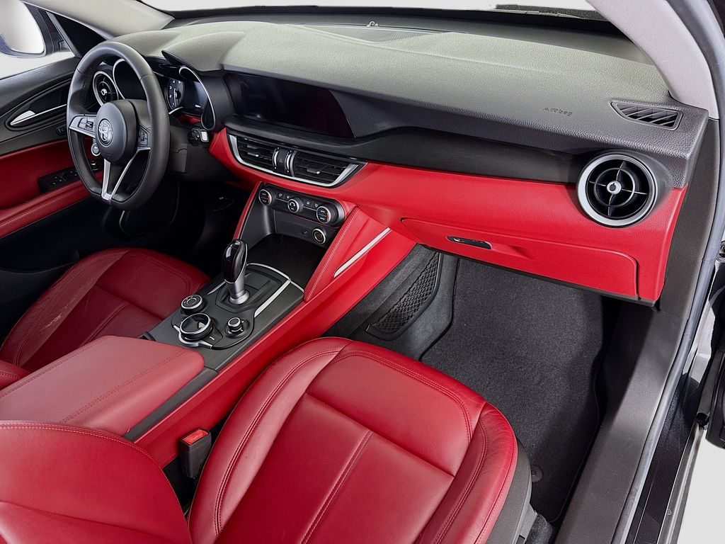Thumbnail: 2018 Alfa Romeo Stelvio - 17