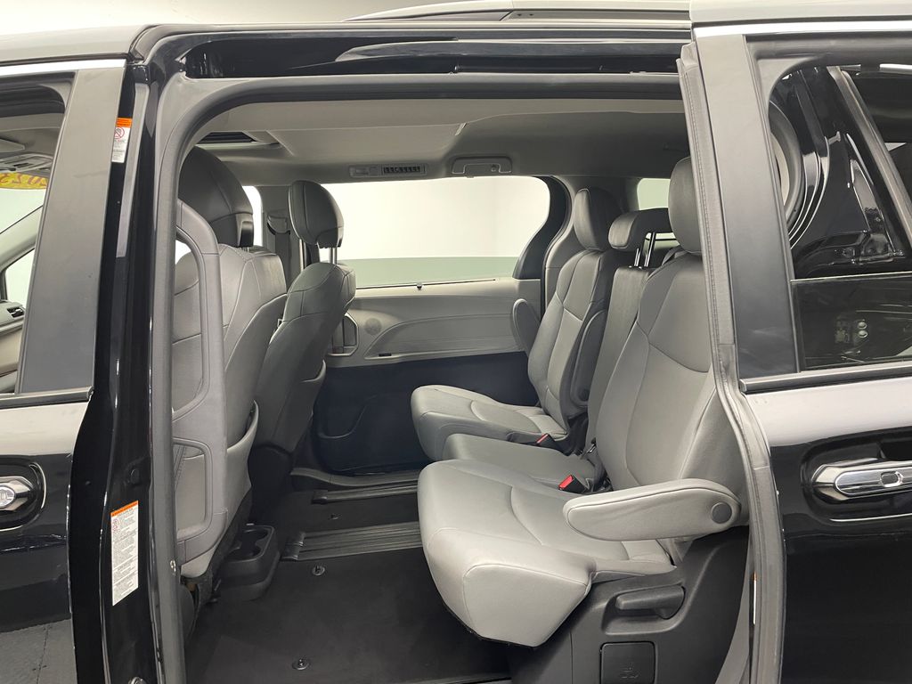 2023 Toyota Sienna XLE 15