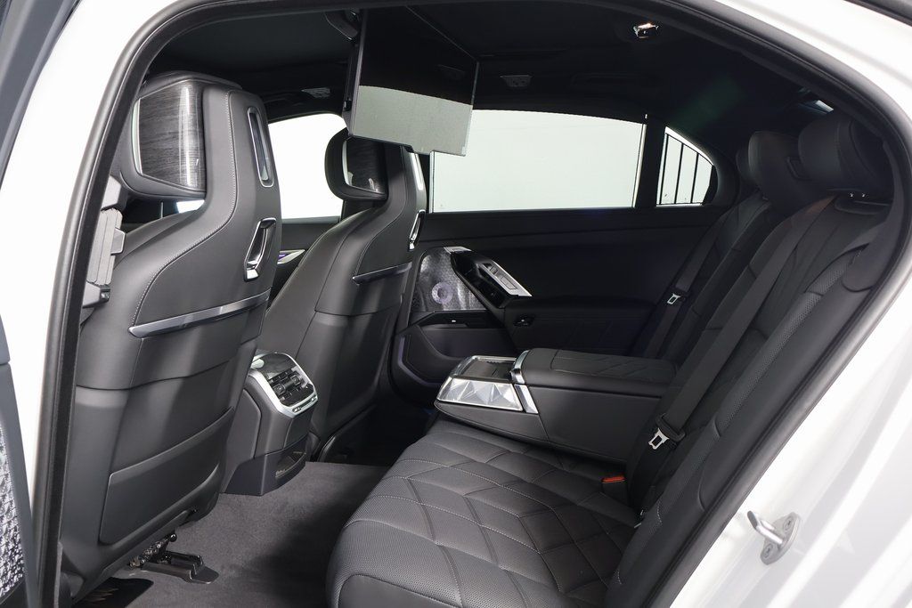 Thumbnail: 2026 BMW i7 - 6