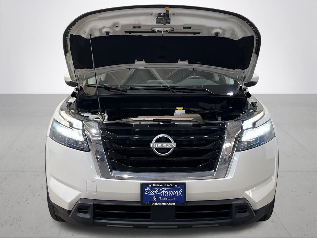 2024 Nissan Pathfinder SV
