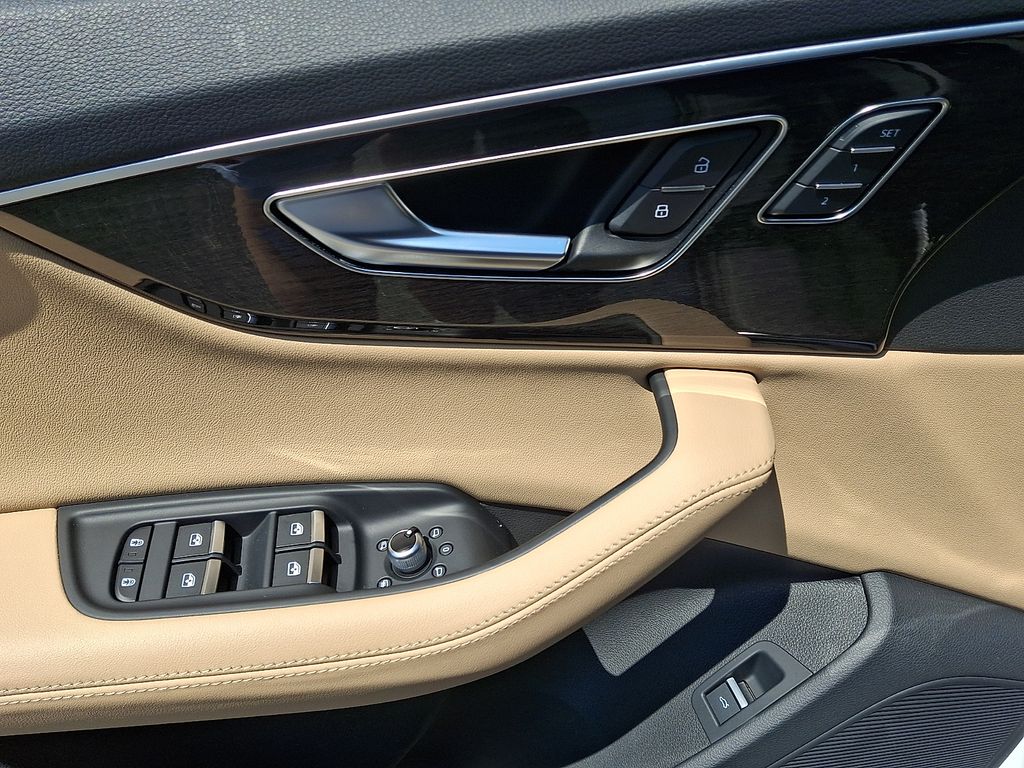 Thumbnail: 2023 Audi Q7 - 12
