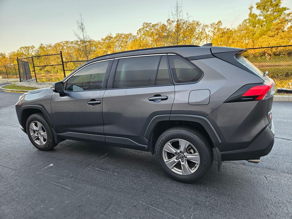 2024 Toyota RAV4 XLE 3