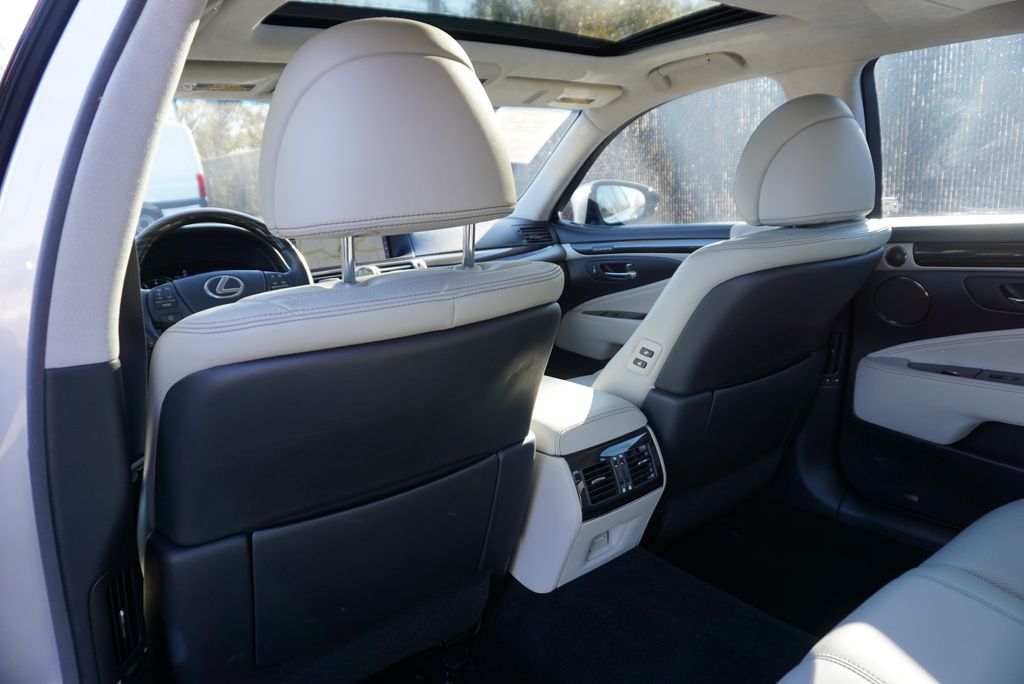 Thumbnail: 2016 Lexus LS - 14