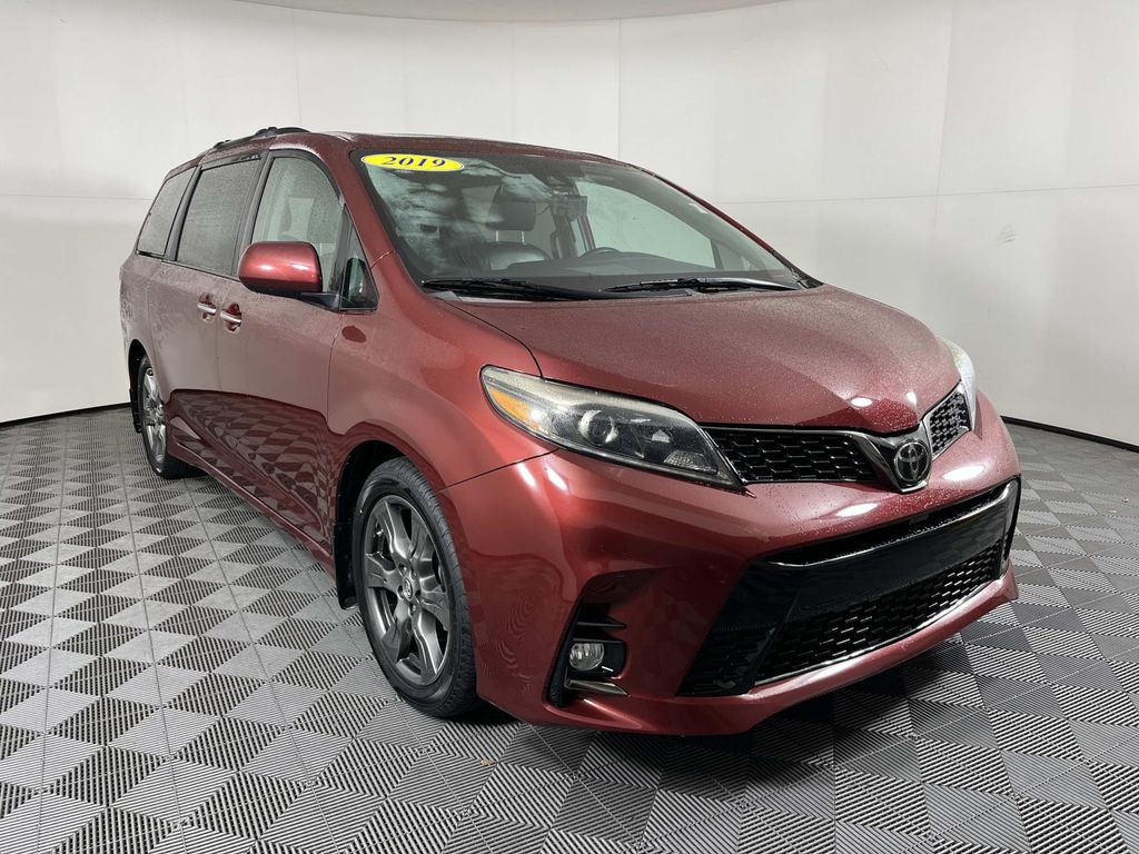 Toyota Sienna SE Premium 8-Passenger FWD