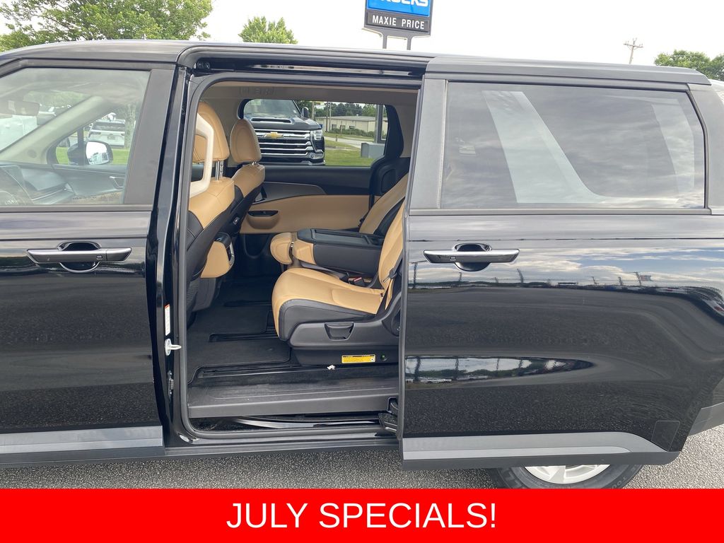 Used 2023 Kia Carnival Van