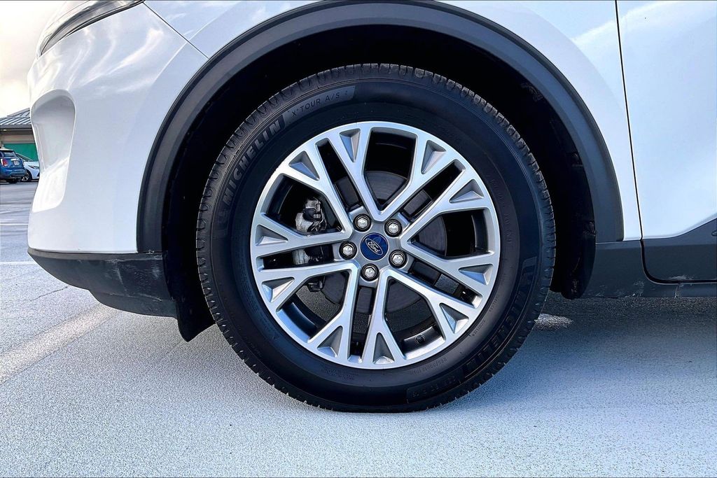 Used 2021 White Ford SEL image 8