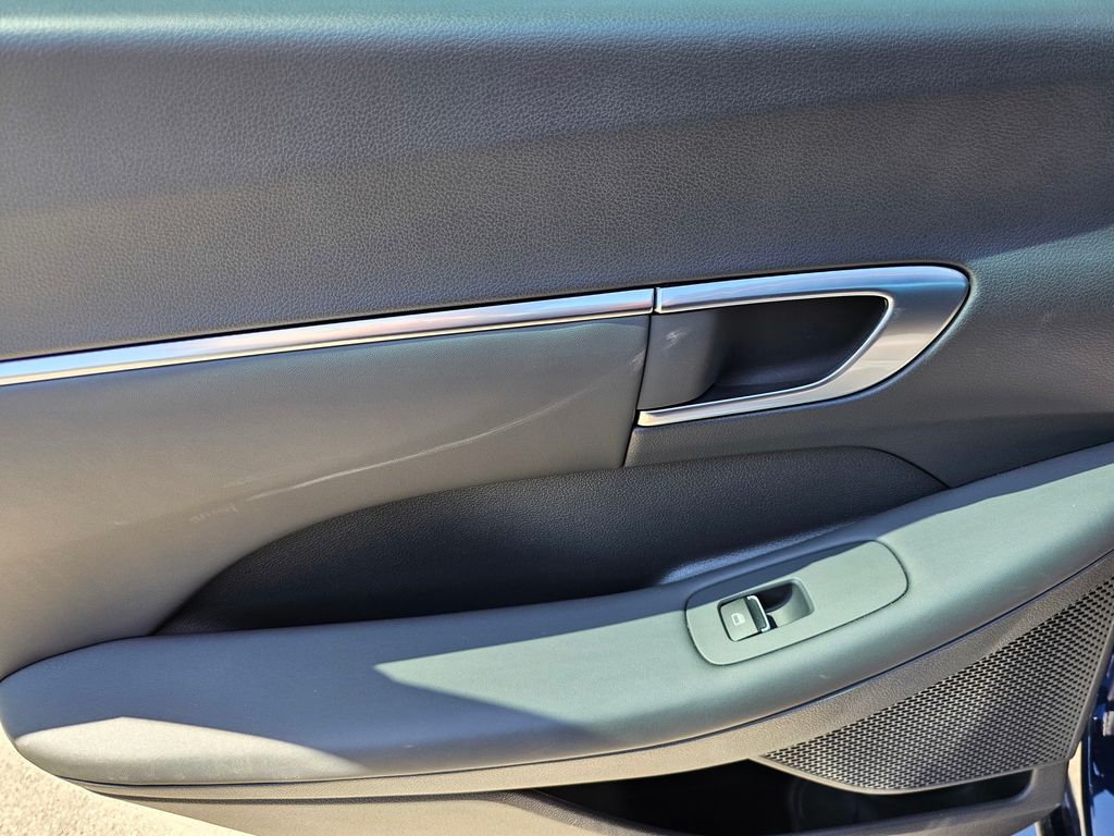 Certified Used 2022 Blue Hyundai SEL Plus image 18