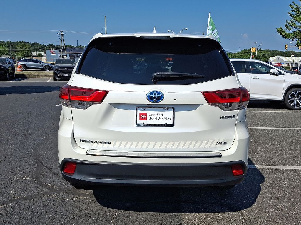 Thumbnail: 2017 Toyota Highlander - 5