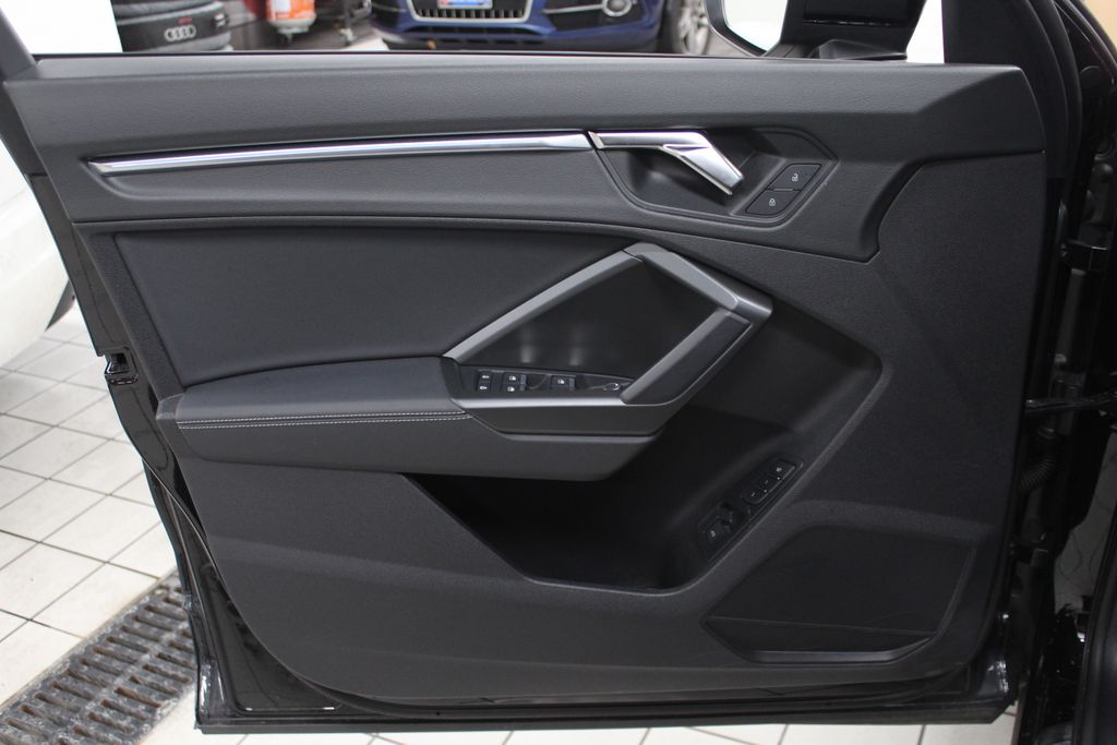 Thumbnail: 2022 Audi Q3 - 15