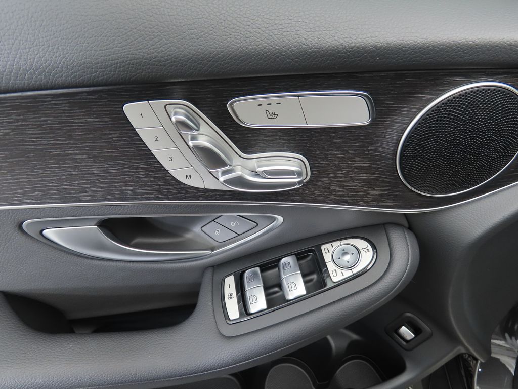 Thumbnail: 2022 Mercedes-Benz GLC - 23