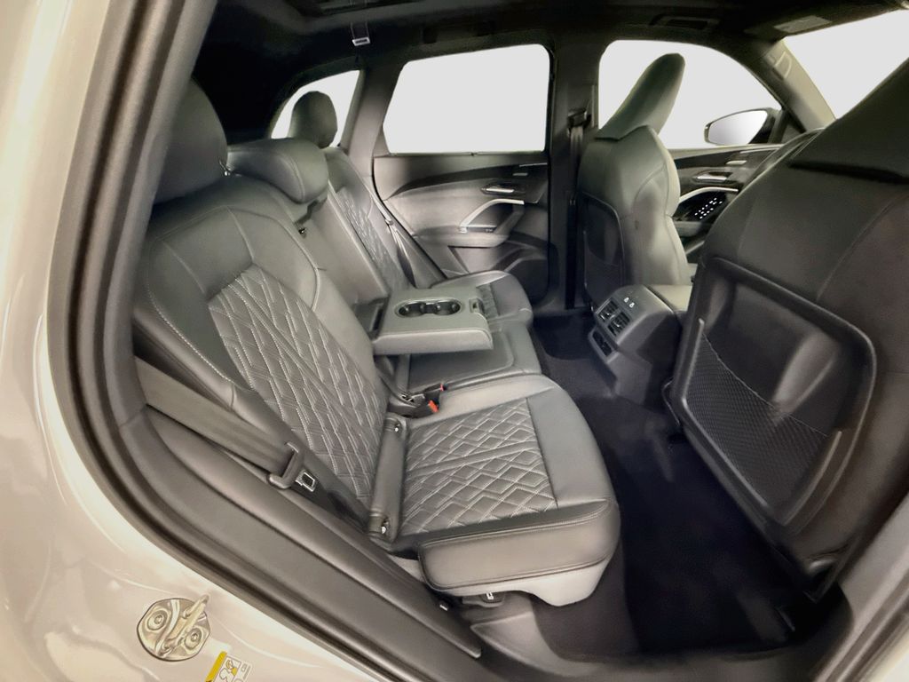 Thumbnail: 2026 Audi SQ5 - 23