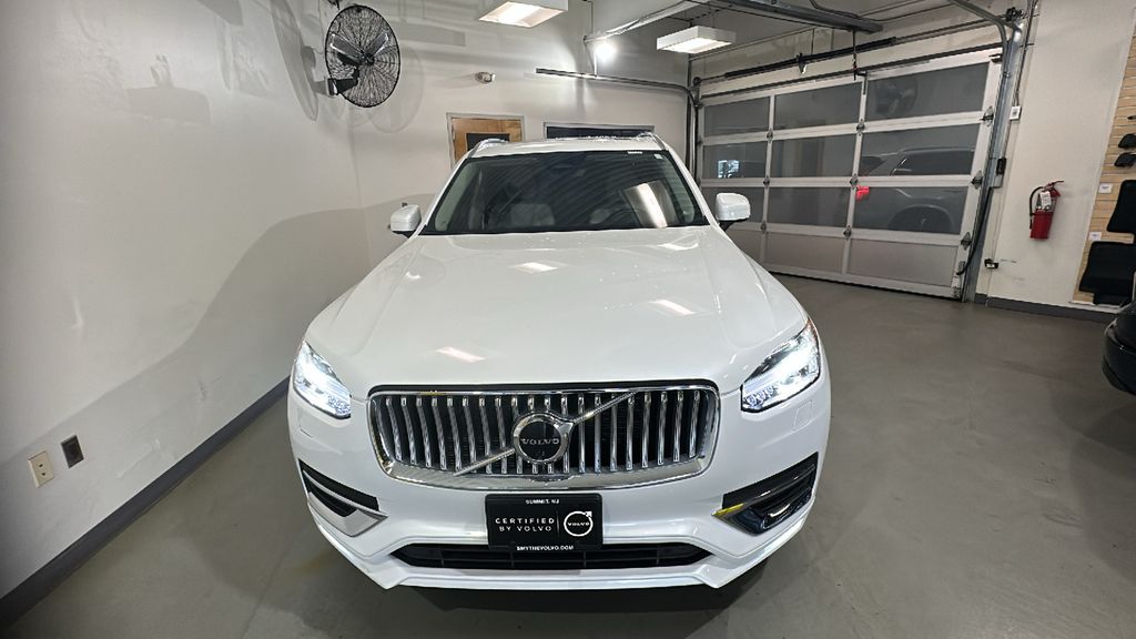 2023 Volvo XC90 B6 Plus Bright Theme 7-Passenger AWD