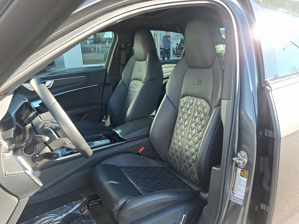 Thumbnail: 2021 Audi S6 - 13