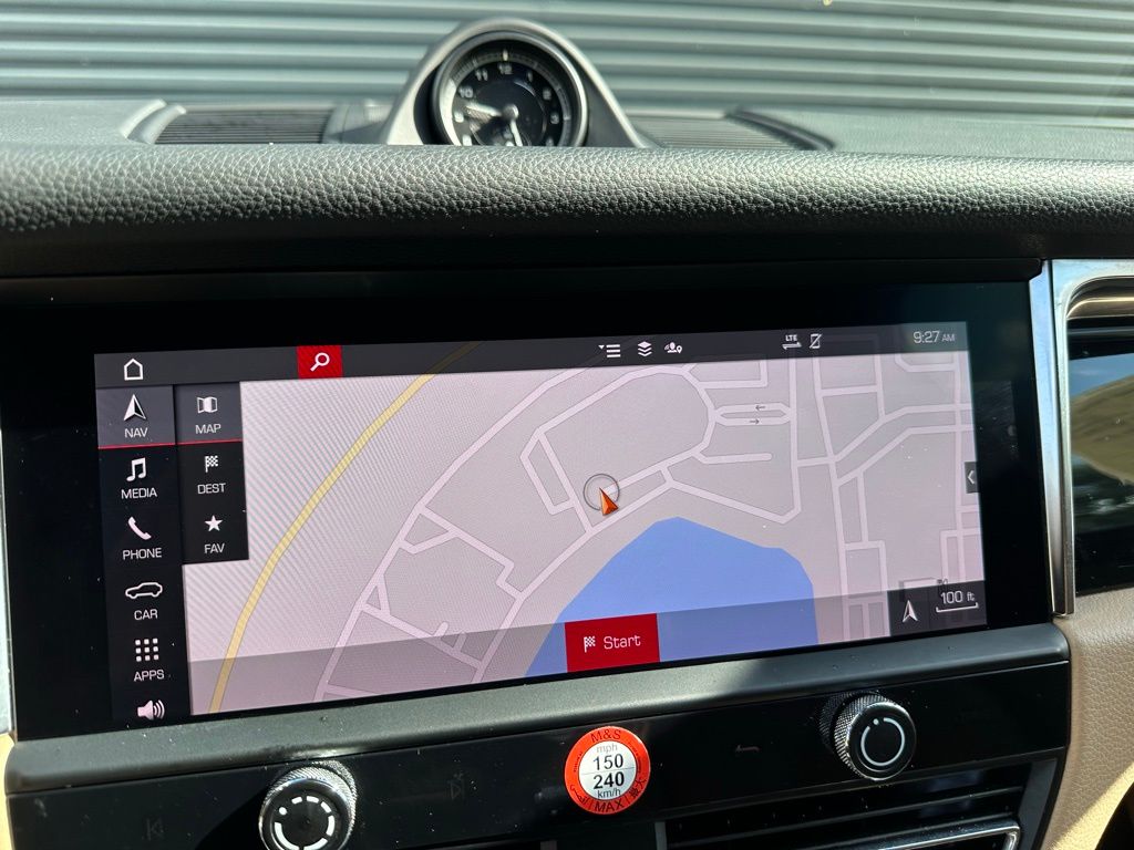 2023 Porsche Macan  25