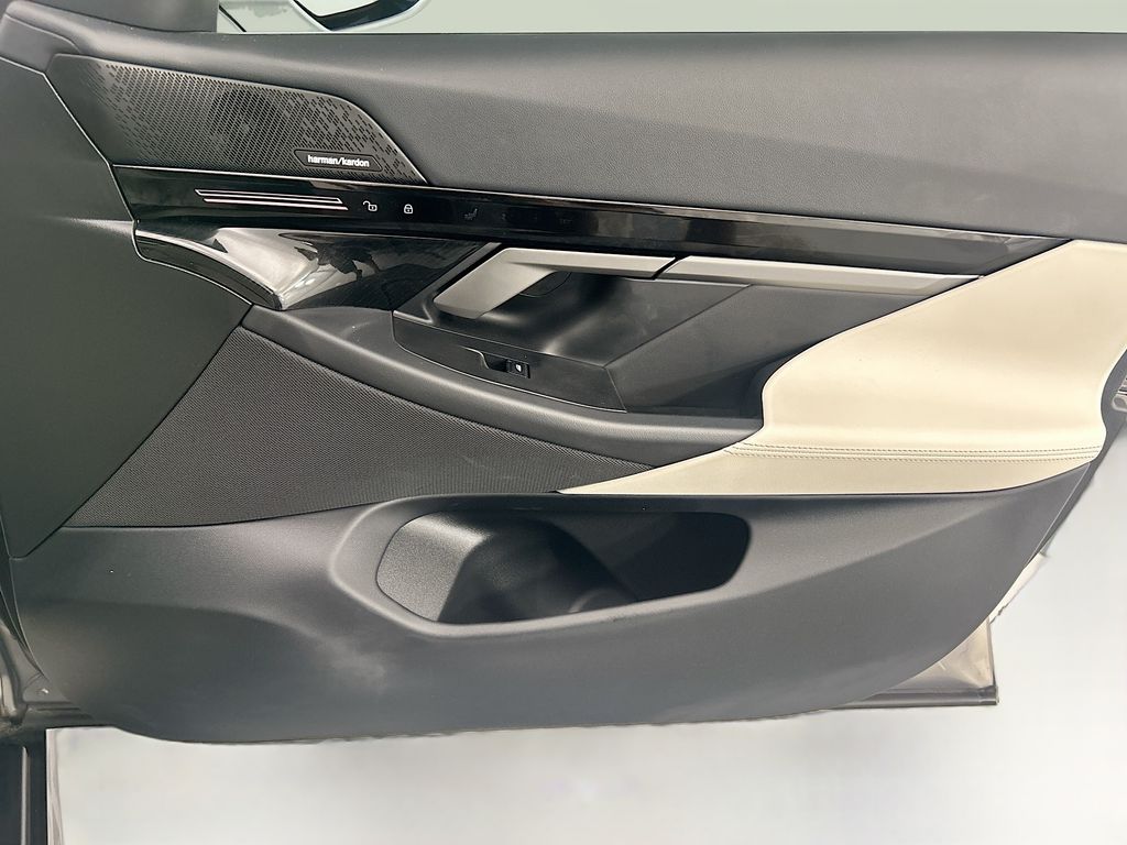 Thumbnail: 2025 BMW 5 Series - 25