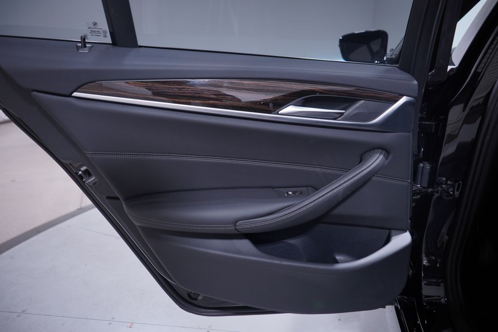 Thumbnail: 2023 BMW 5 Series - 15