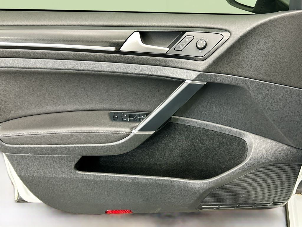 Thumbnail: 2019 Volkswagen Golf - 23