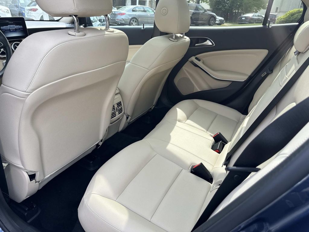 Thumbnail: 2020 Mercedes-Benz GLA - 30