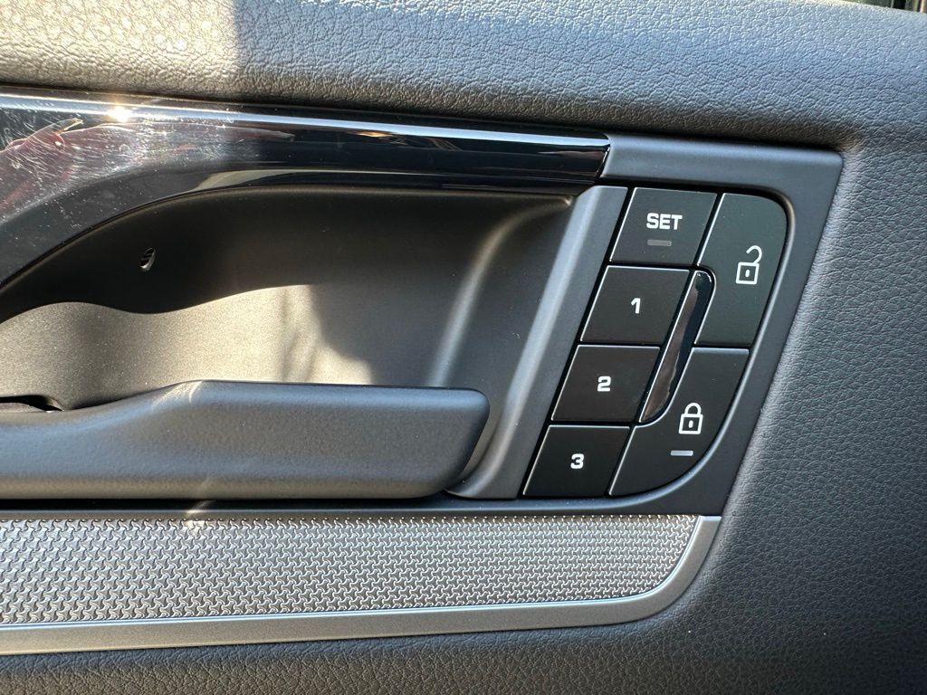 Thumbnail: 2025 Porsche Cayenne - 18